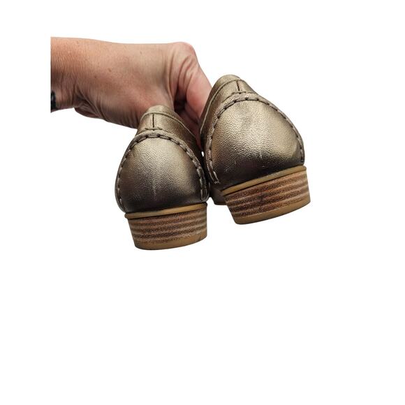 Stuart Weitzman Womens Sz 10 Gold Loafers Leather w/ Gold Toine Chain Flats - Picture 5 of 9